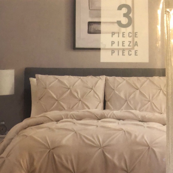 VCNY Queen Duvet Set - duvet cover and 2 standard shams - Taupe color - NEW - Picture 4 of 5